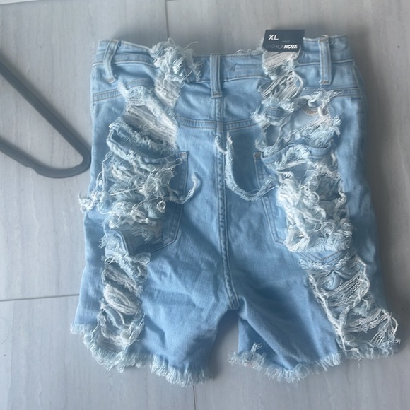 Going to the Extreme Bermudas- Light Blue Wash - Picture 6 of 6